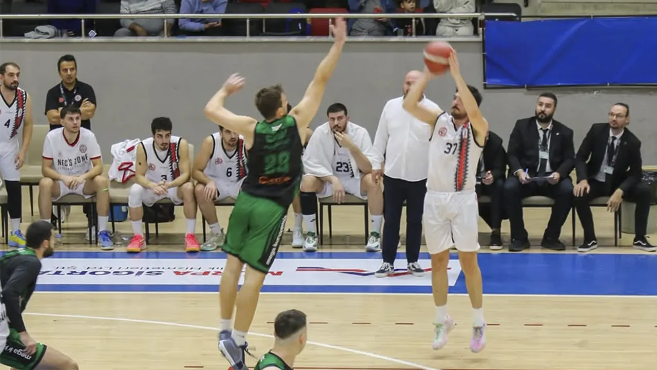 İlkler Şehri Uşak, Kerasus Karşısında Son Çeyrekte Yıkıldı: 72-77