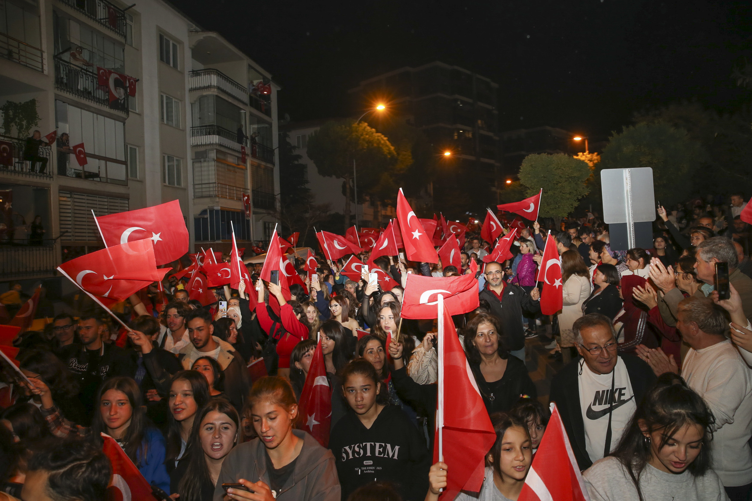 İzmir'de Cumhuriyetin 102. yıl dönümü coşkuyla kutlanacak