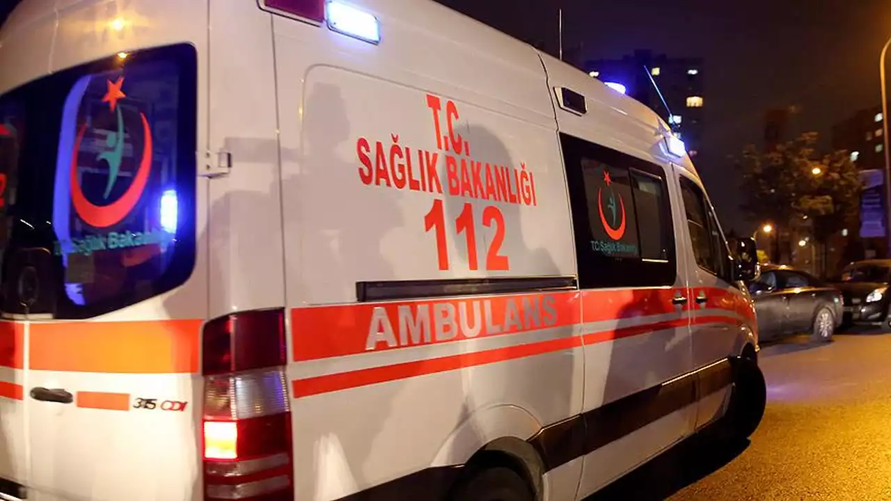 Afyonkarahisar'da iki otomobilin çarpışması sonucu 4 kişi yaralandı
