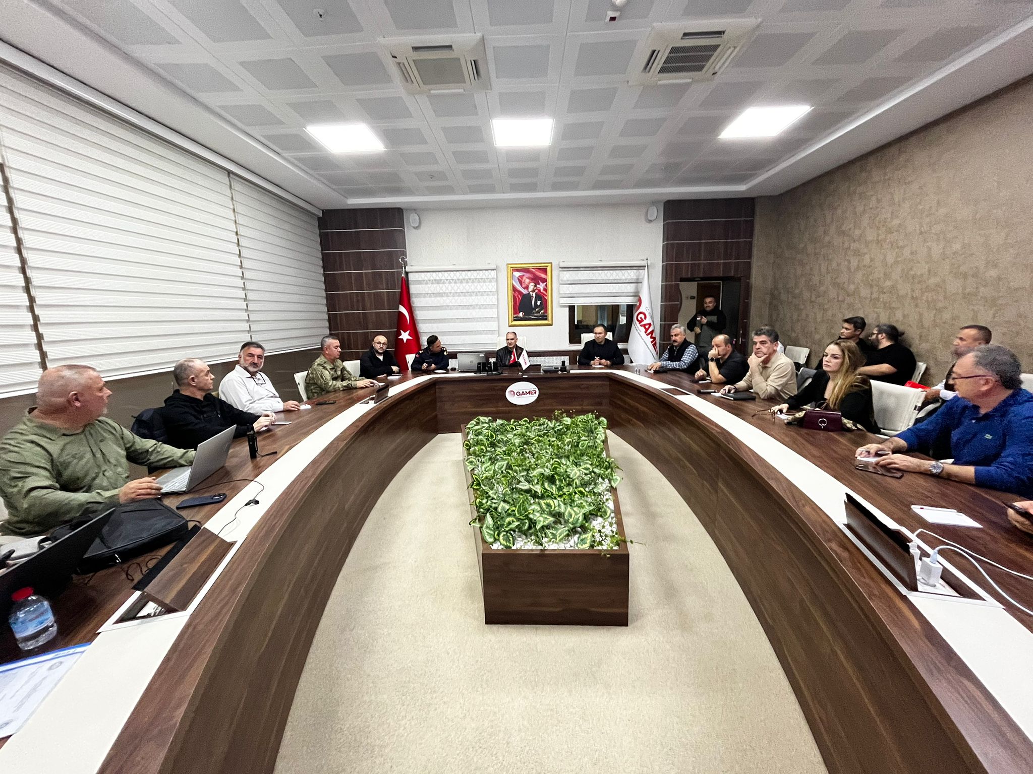 Manisa'da Sındırgı depremi sonrası 'kriz merkezi' toplandı