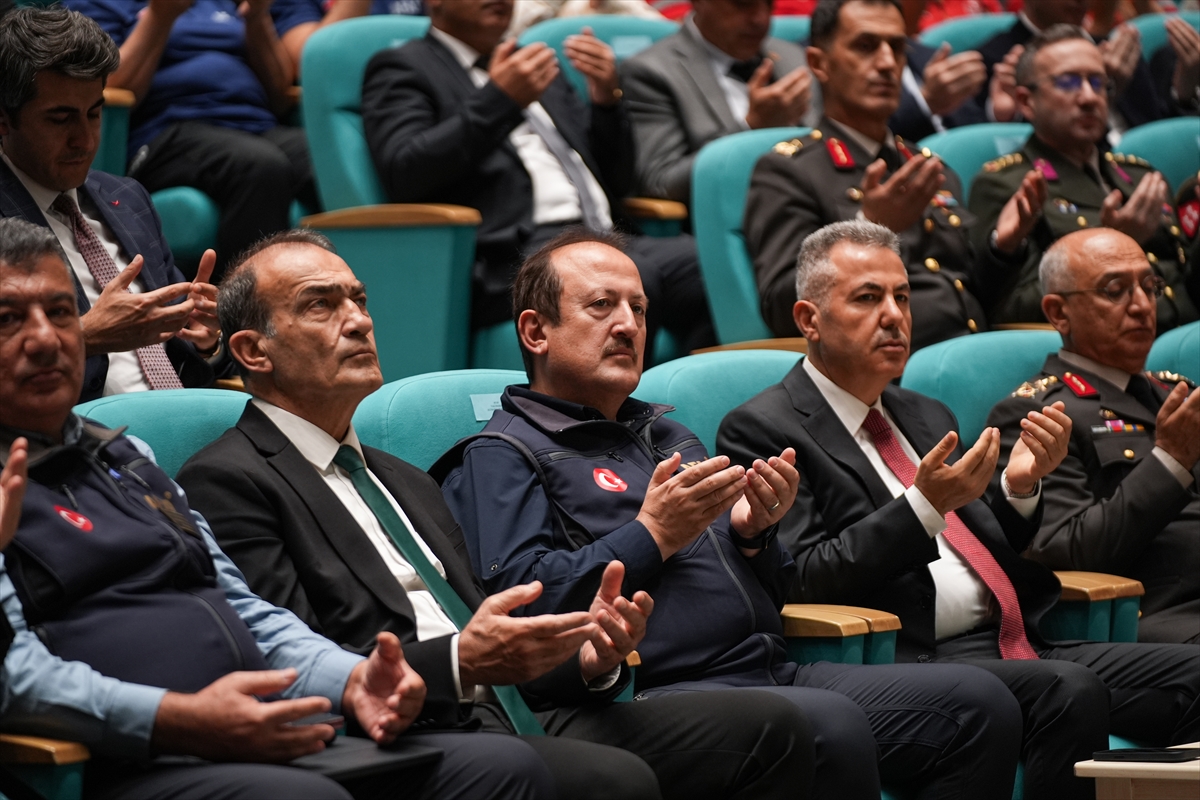 İzmir depreminde hayatını kaybedenler anıldı