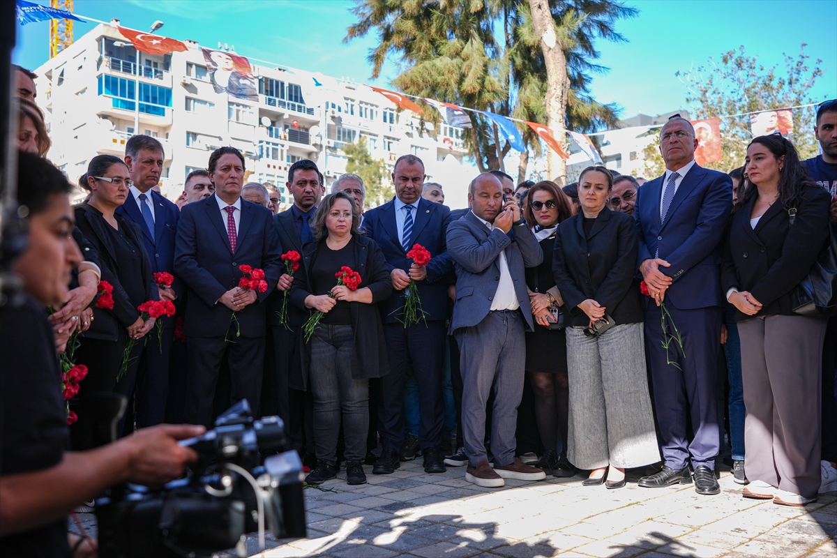 İzmir'de 2020'deki depremin yıl dönümü dolayısıyla anma düzenlendi