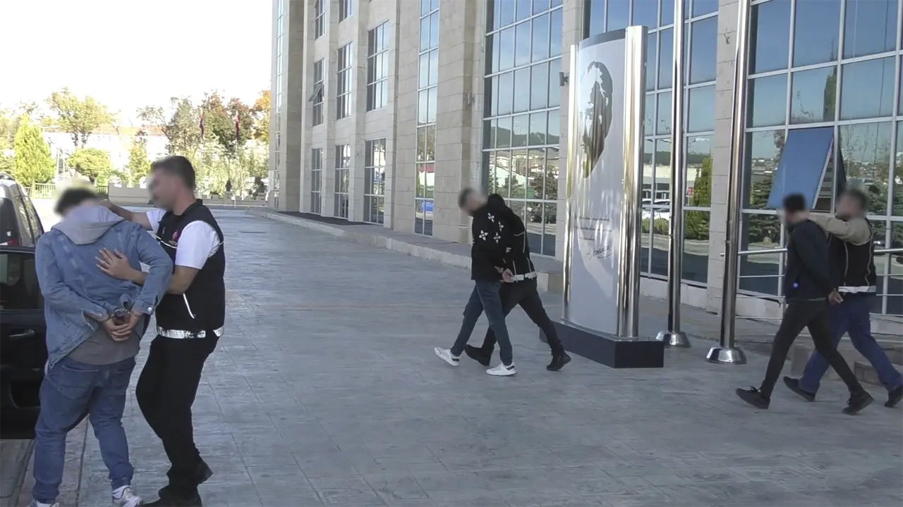 Uşak’ta Yasaklı Madde Operasyonu: 4 Kişi Tutuklandı