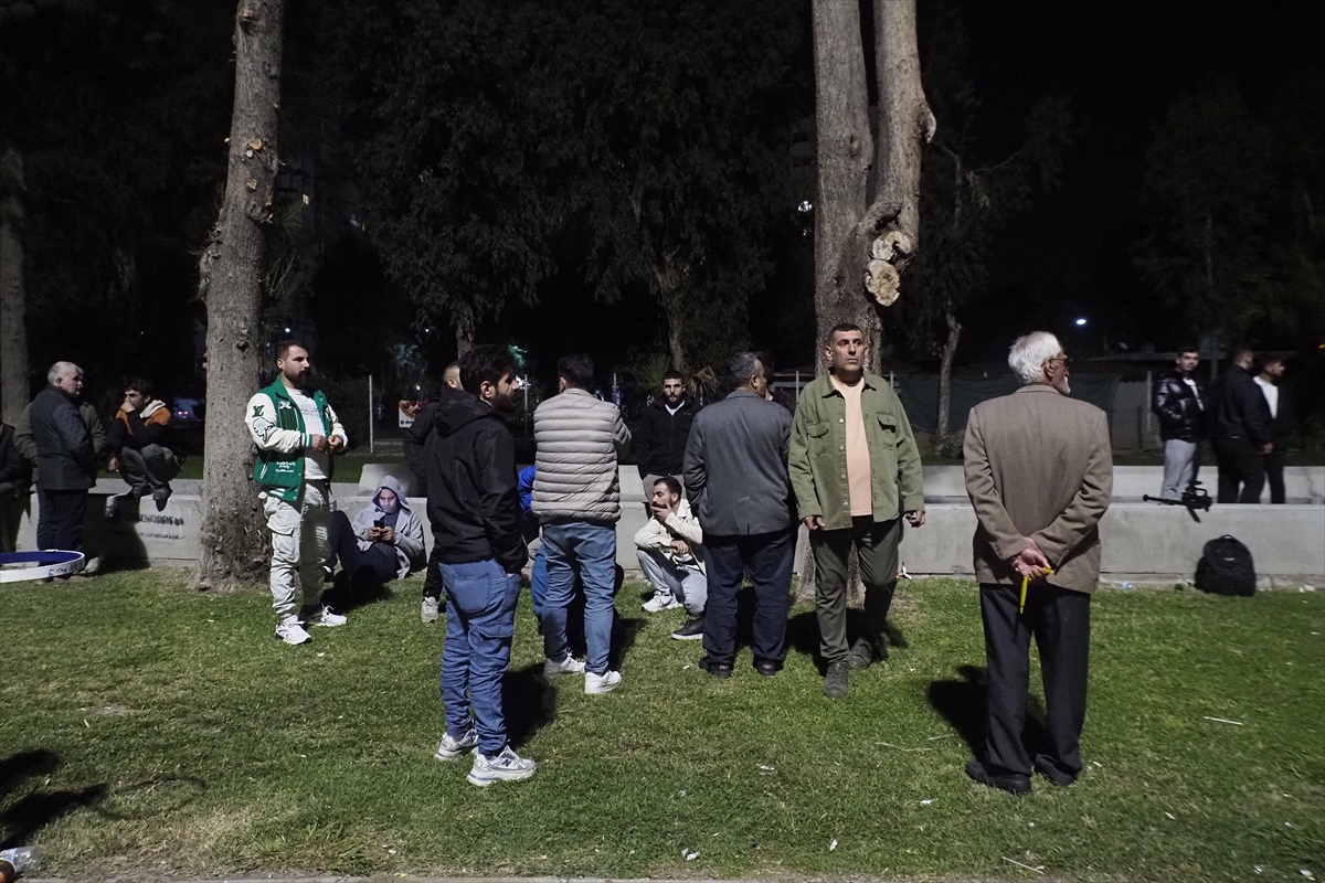 İzmir'de pazar esnafının Karşıyaka Belediyesine tekstil fuarı tepkisi sürüyor