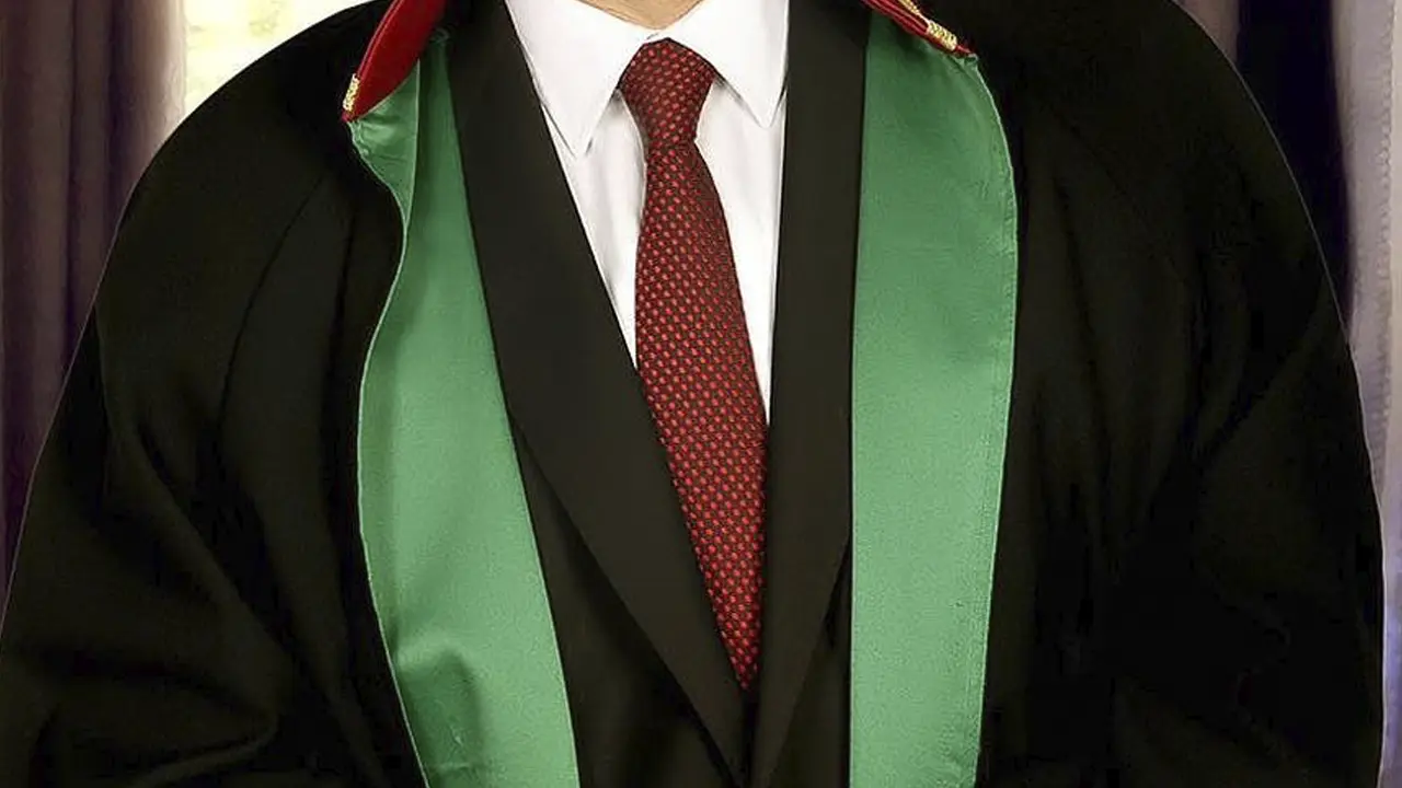 Denizli Barosu'ndan araç satışı yaparken cübbe giyen kişi hakkında suç duyurusu