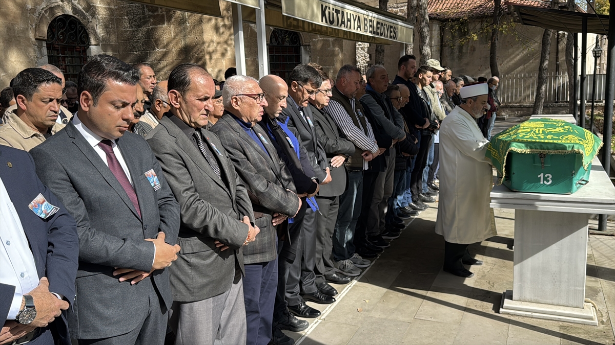 Yaşayan İnsan Hazinesi Ödülü sahibi çini sanatçısı Üstünkaya'nın cenazesi defnedildi