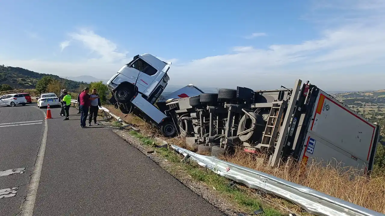 Yenişehir Rampasında Feci Kaza: Tır Şarampole Devrildi
