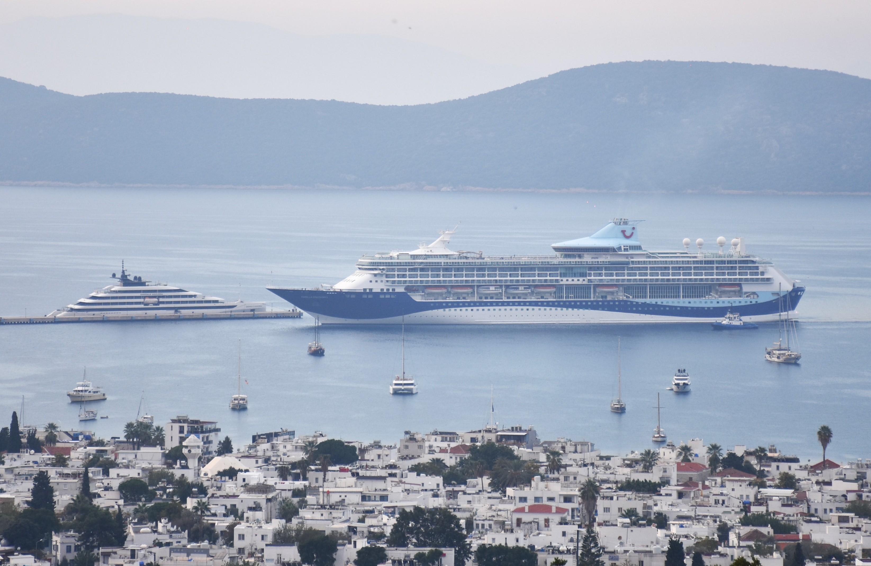 Bodrum'a iki kruvaziyerle 1853 yolcu geldi
