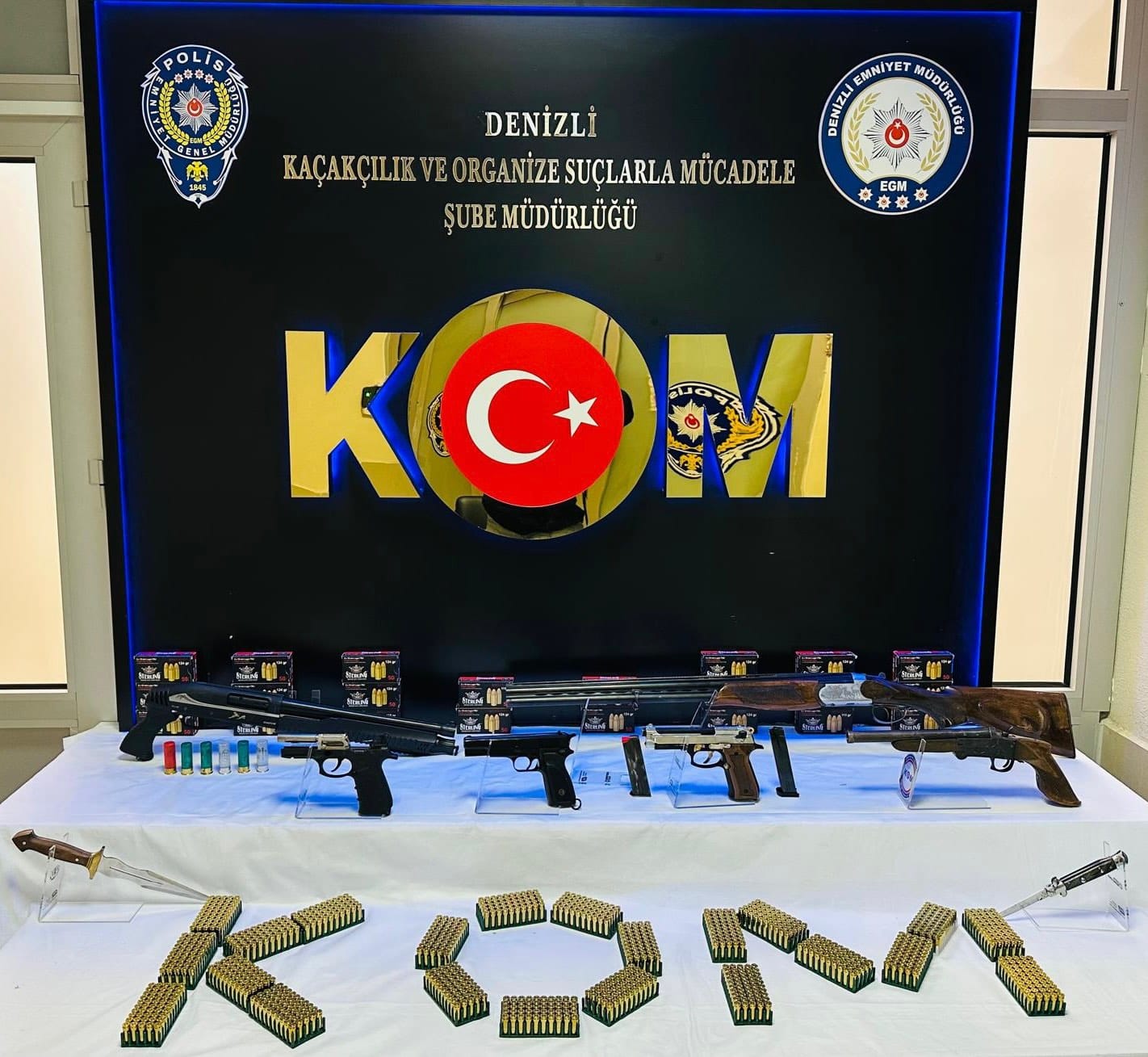 Denizli'de kaçak silah operasyonunda 3 şüpheli yakalandı