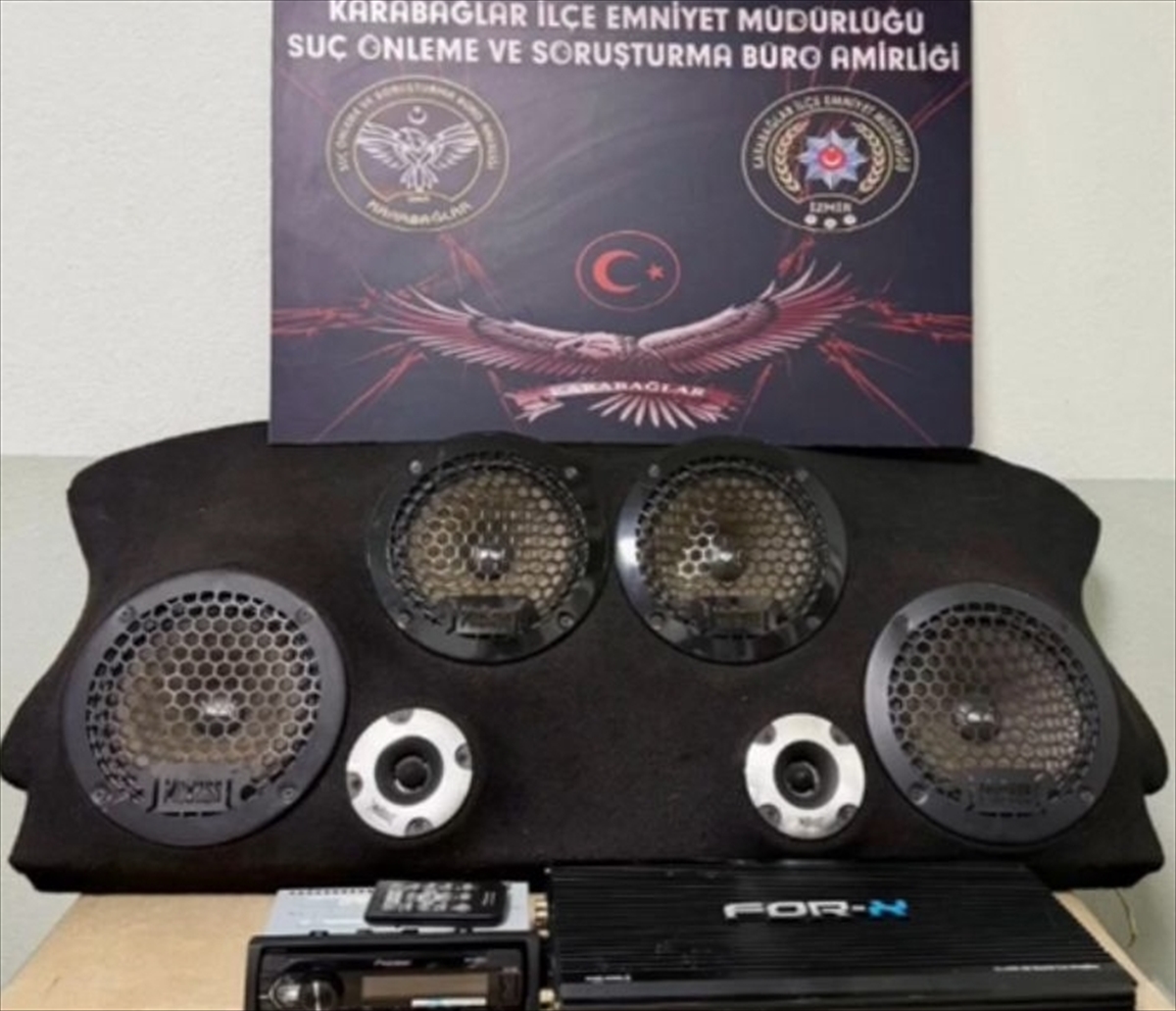 İzmir'de otomobilden hırsızlık yapan biri firari hükümlü 2 kişi yakalandı