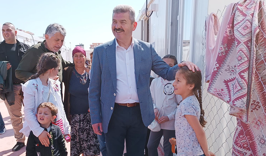 Uşak Valisi Turan Ergün Hatayda Depremzede Vatandaşlarla Bayramlaştı