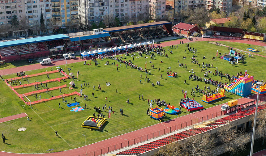 "Çocuk Şenliğinde" Çocuklar Çifte Bayram Sevinci Yaşadı