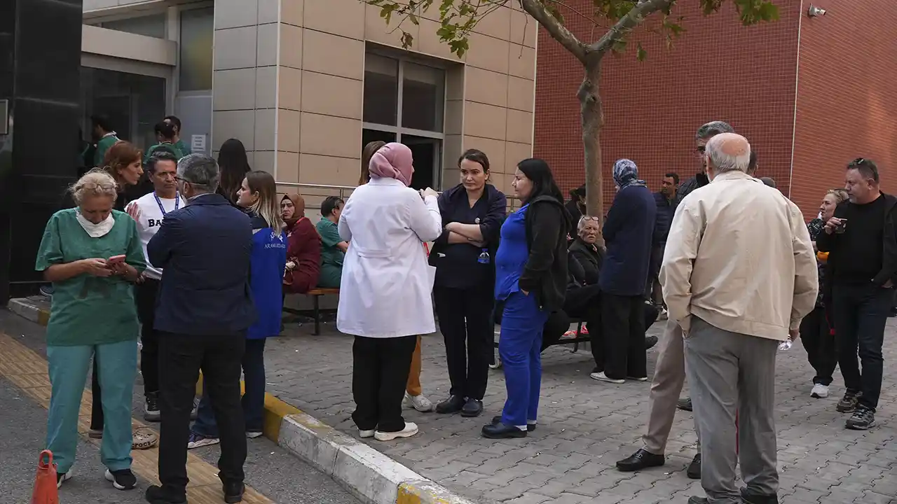 İzmir'de gaz sızıntısı şüphesiyle boşaltılan hastane binasında sızıntıya rastlanılmadı