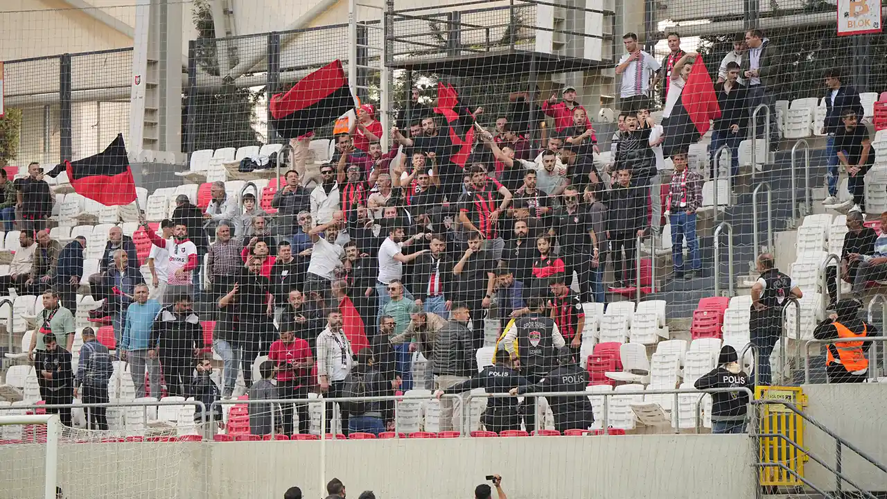 Saha olayları cezasız kalmadı: Karşıyaka ve Uşakspor’a Ceza!