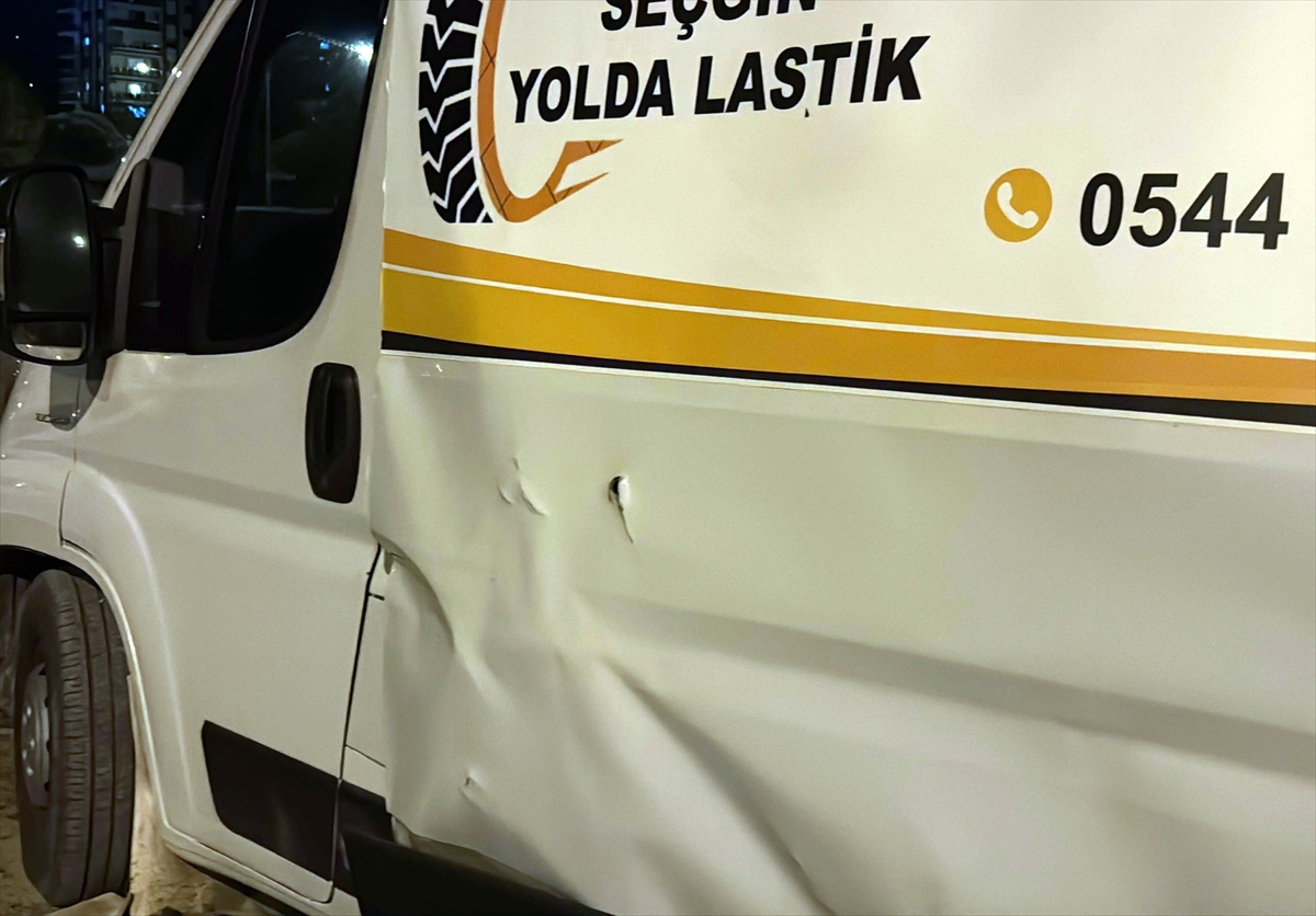 Panelvandaki kompresör makinasının patlaması sonucu 2 kişi yaralandı