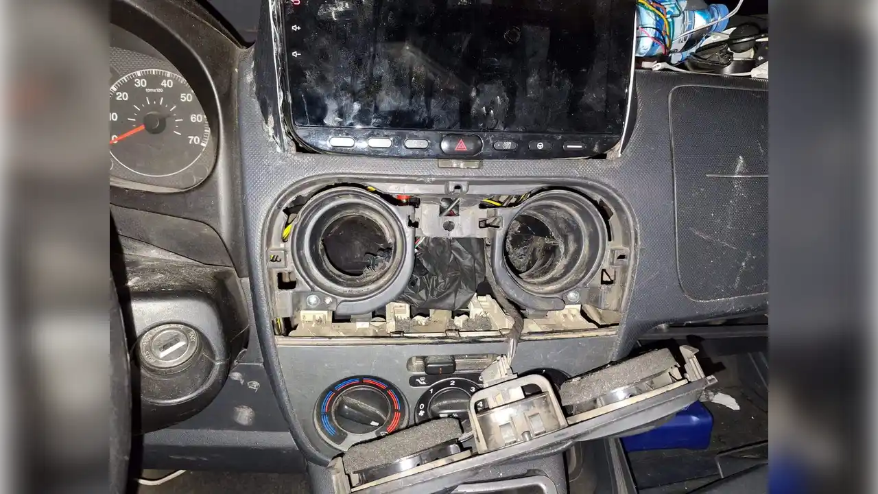 Uşak'ta araca gizlenmiş uyuşturucu madde yakalandı