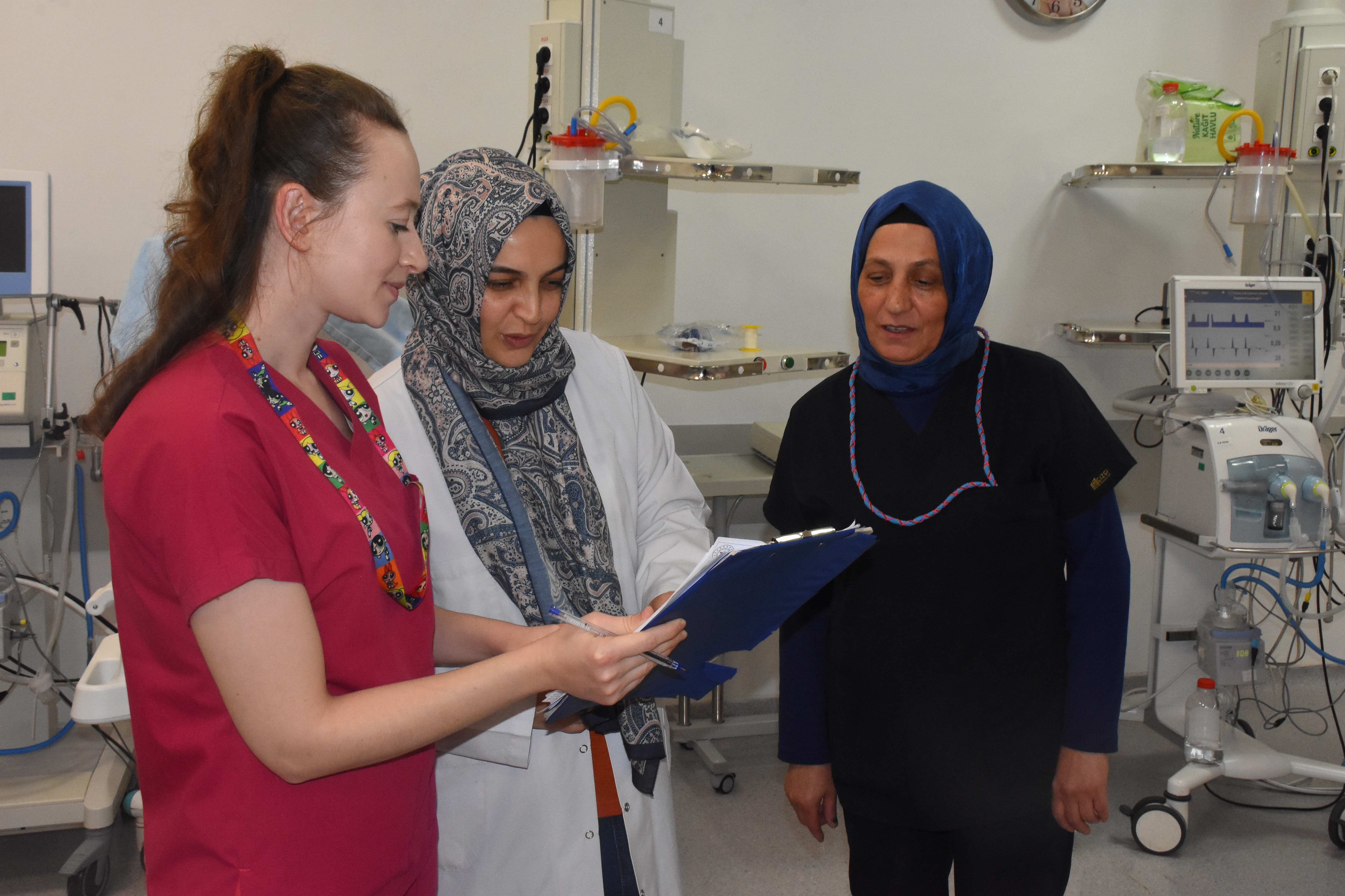 Prematüre ünitesinin Sibel ablası, 34 yıldır bebeklerin hayatına dokunuyor