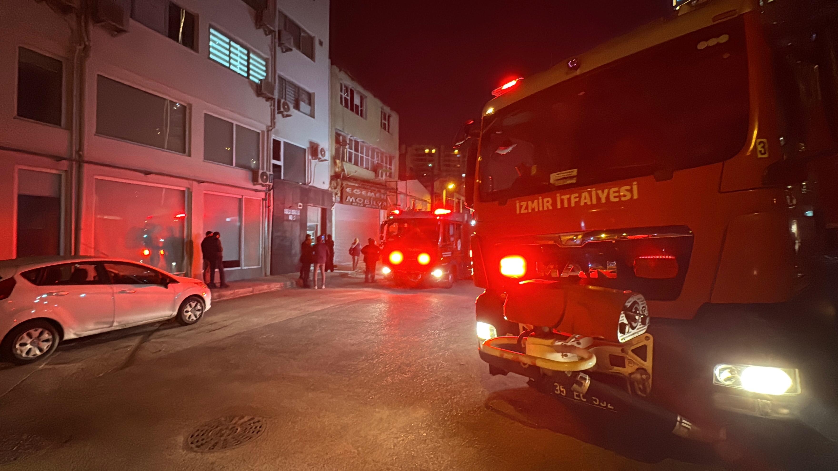 İzmir'de baskı atölyesinde çıkan yangın söndürüldü