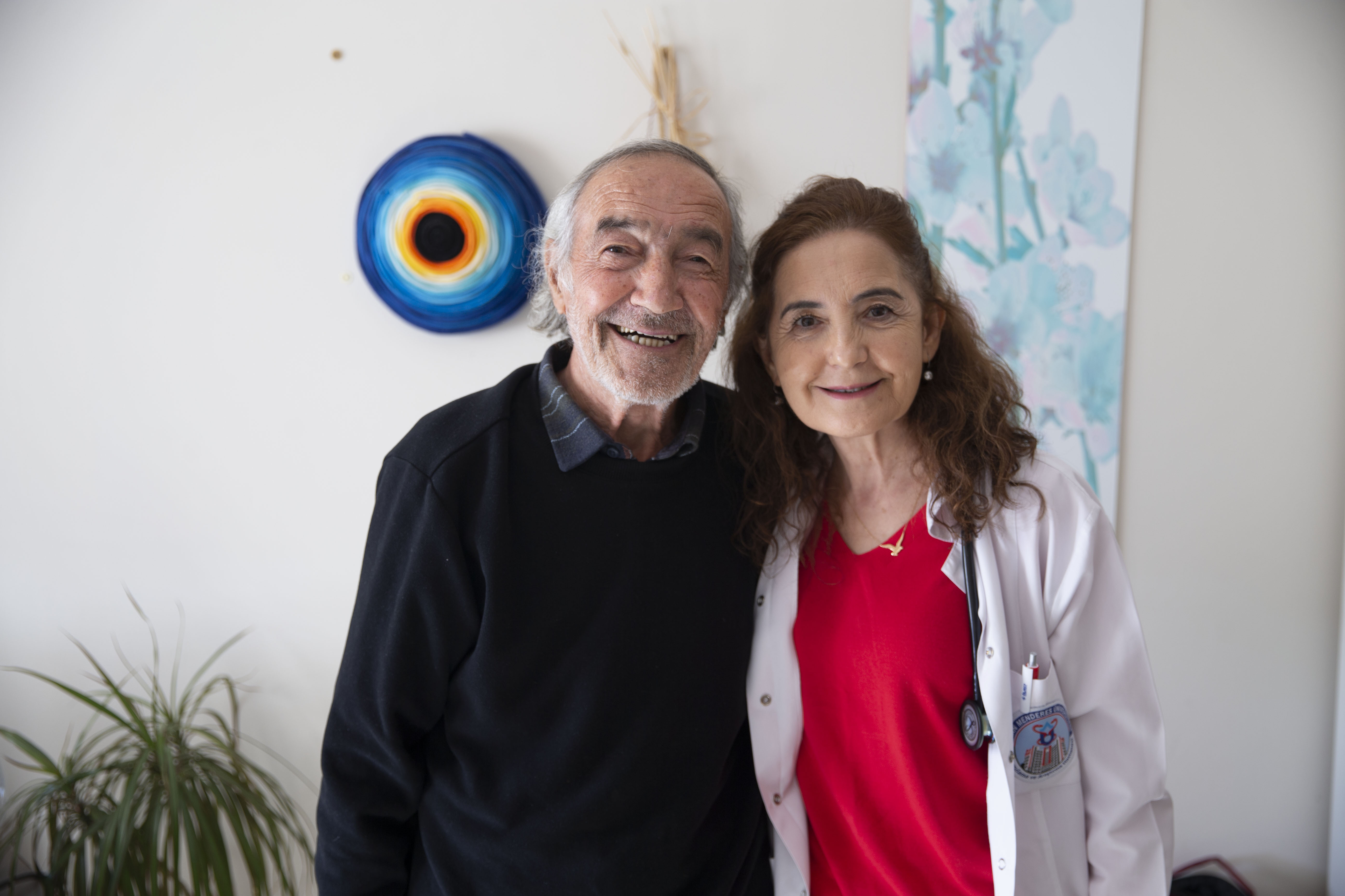 Doktor kızının erken teşhisiyle kanseri yenen baba 16 yıldır rahat nefes alıyor