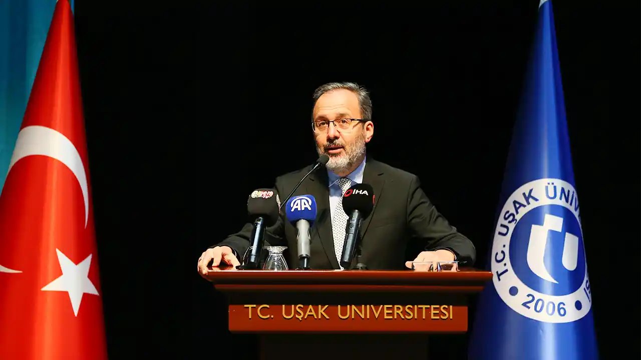 Eski Bakan Kasapoğlu, Uşak'ta akademik yıl açılışında konuştu