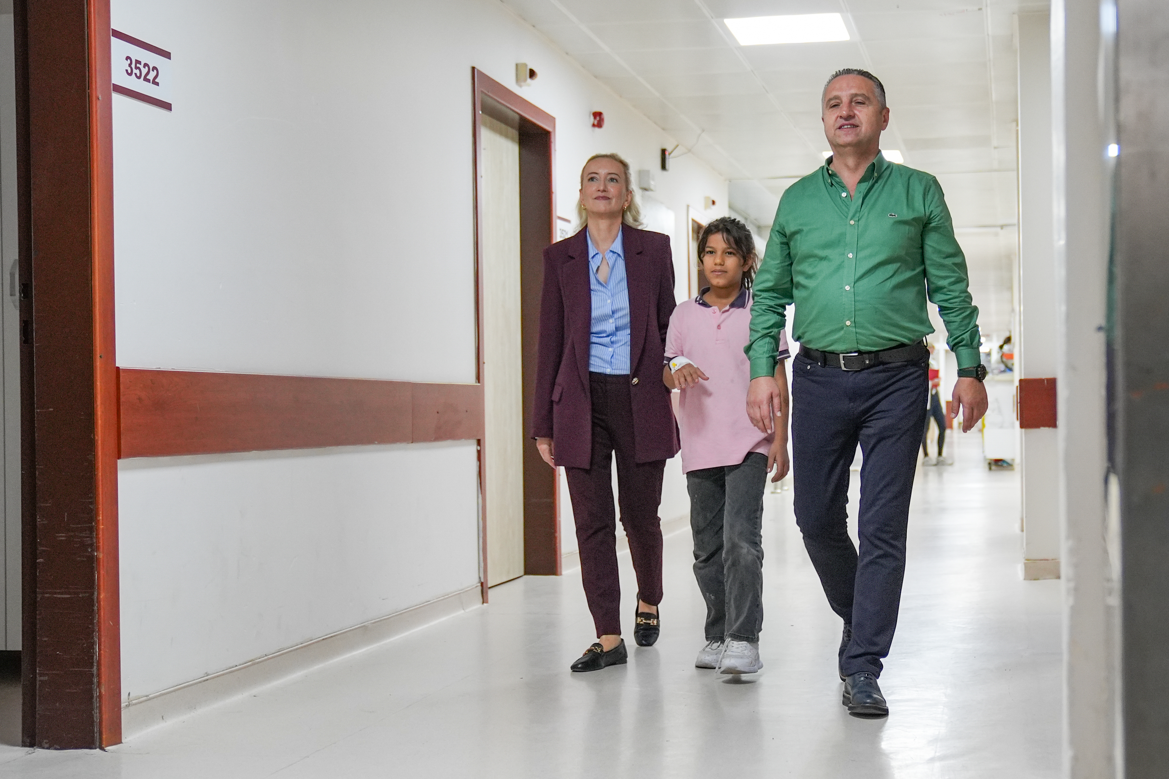İzmir'de tedavileri nedeniyle okula gidemeyen çocukların sınıfı hastaneye taşınıyor