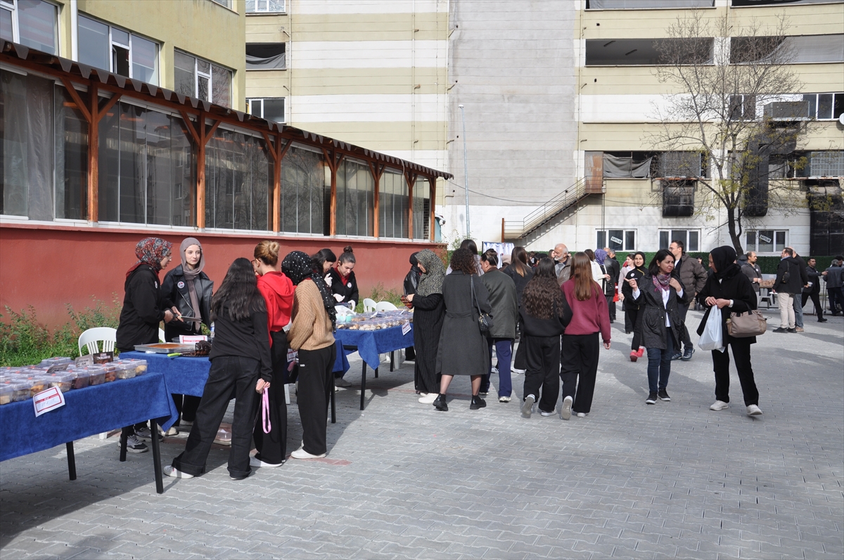 Kütahya'da öğrencilerden Gazze'ye destek kermesi