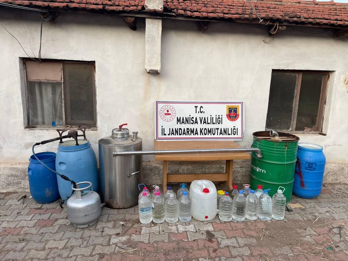 Salihli'de 112 litre sahte içki ele geçirildi