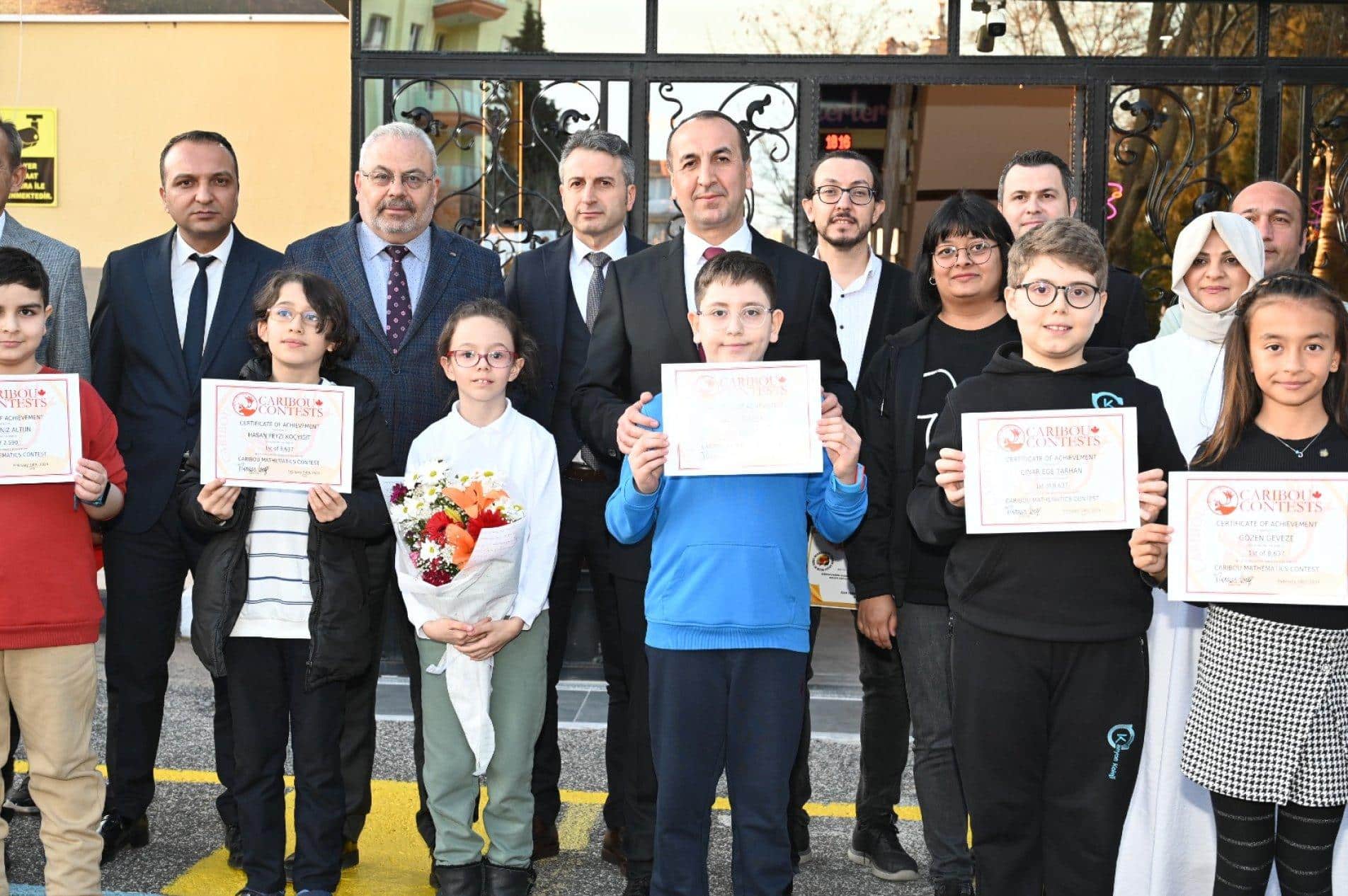 Uşak’tan Sekiz Öğrenci, Matematik Yarışmasında Dünya Birincisi Oldu