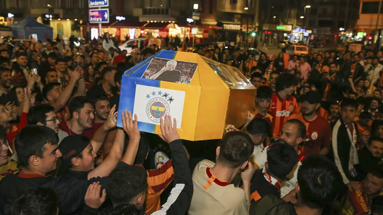 Galatasaray'ın 25. Şampiyonluğu Uşak'ta kutlandı!