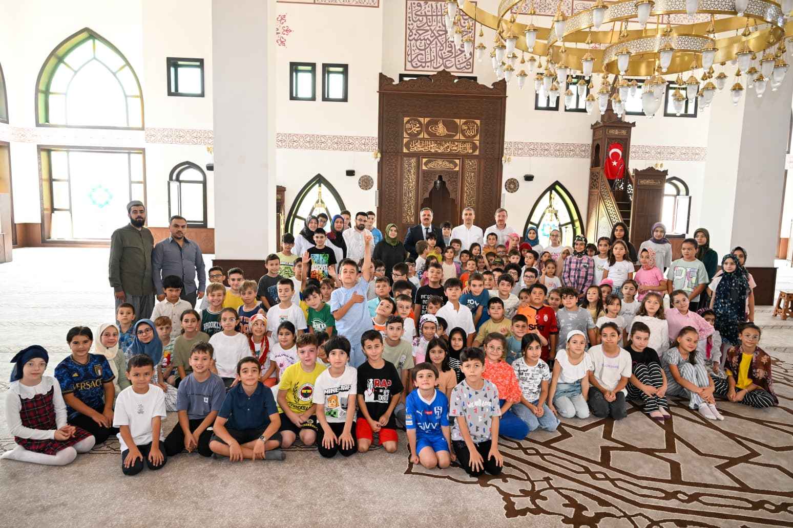 Hz. Ebubekir Camii’nde Maneviyatla Büyüyen Yürekler