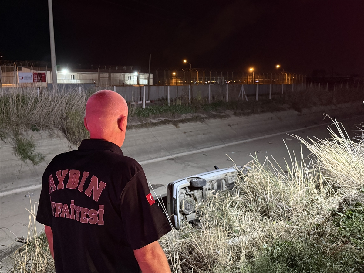 Aydın'da sulama kanalına devrilen otomobildeki 2 kişi yaralandı