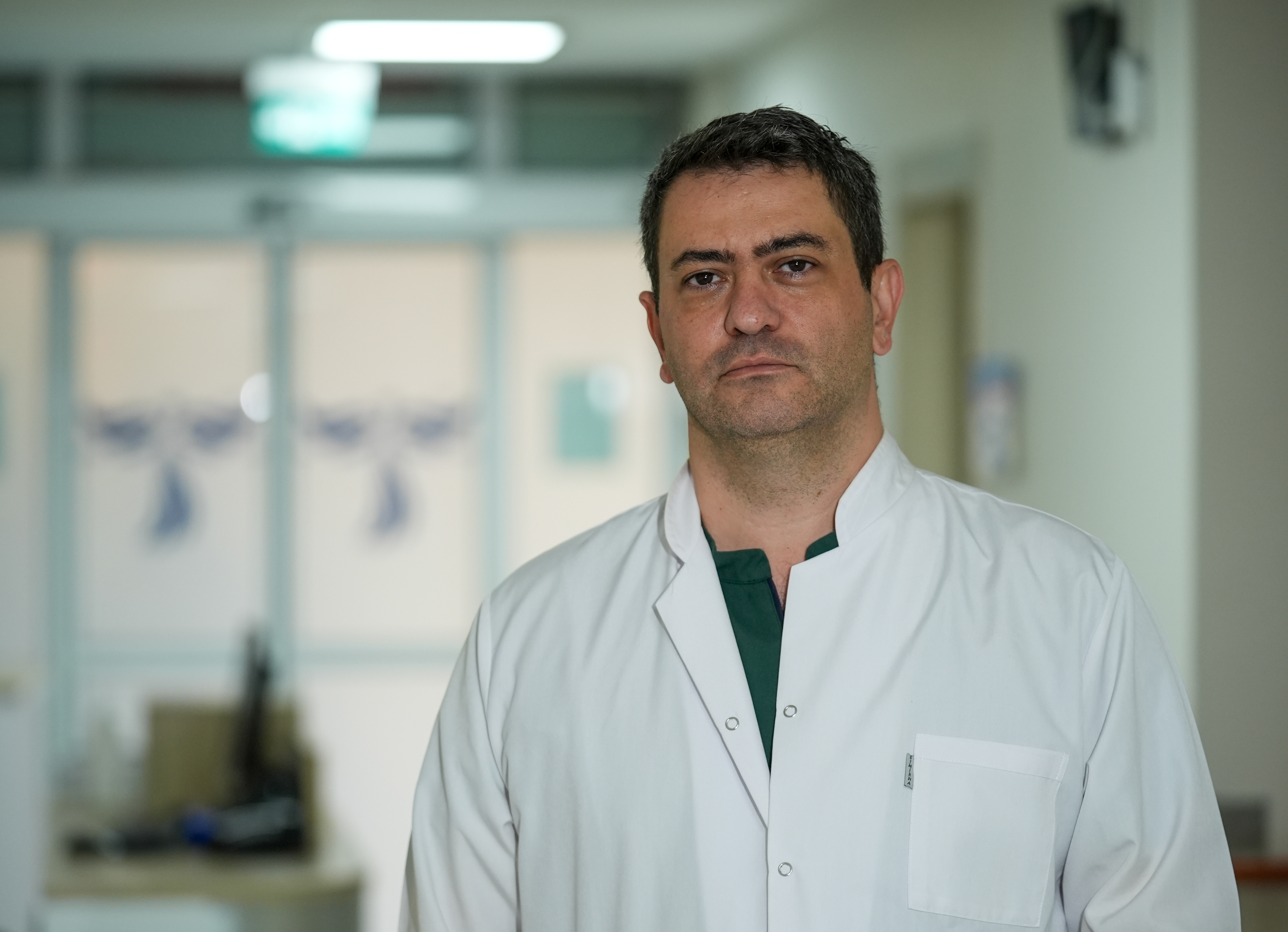 Organ nakli bekleyen genç hastane odasında umudunu koruyor