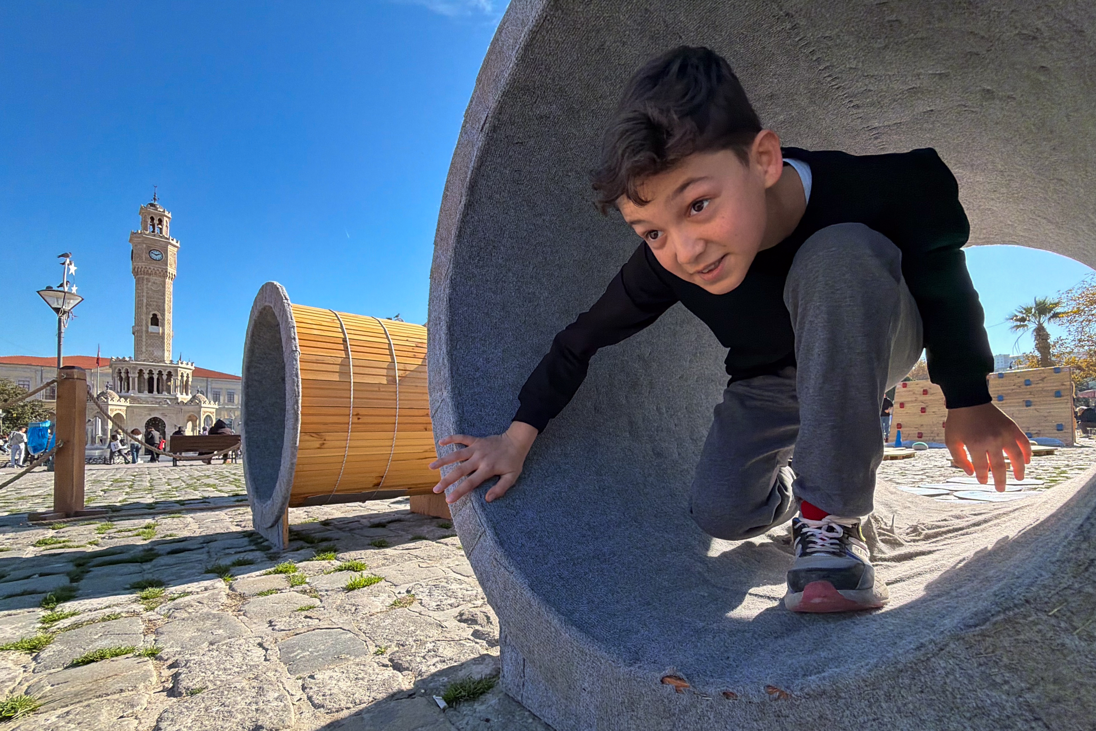 Geleneksel Oyunlar Tırı İzmir'de geçmişin oyunlarıyla çocukları sevindirdi