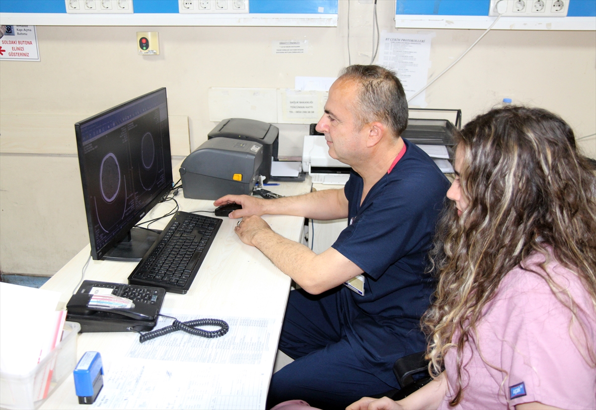Denizli'de yeni doktorun ilk görev yeri babasının çalıştığı hastane oldu