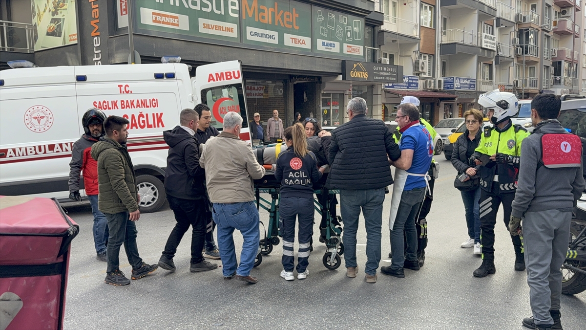 Aydın'da motosikletle otomobilin çarpıştığı kaza anı güvenlik kamerasında