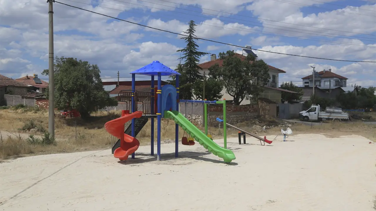 Uşak’ta Köylere Parke Taşı ve Sosyal Donatı Desteği