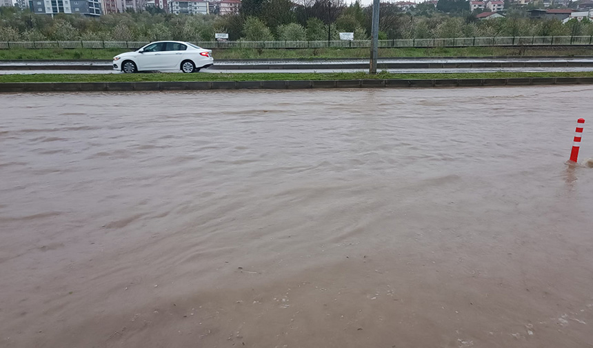 Uşak'ta Hayat Durdu: Sular Altında Kalan Şehirdeki Son Durum