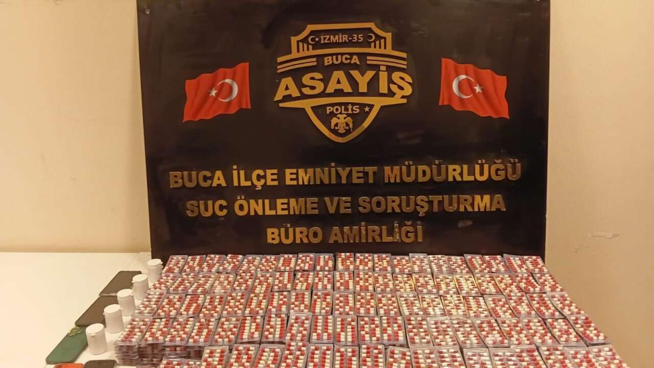 İzmir'de uyuşturucu operasyonunda 2 şüpheli yakalandı