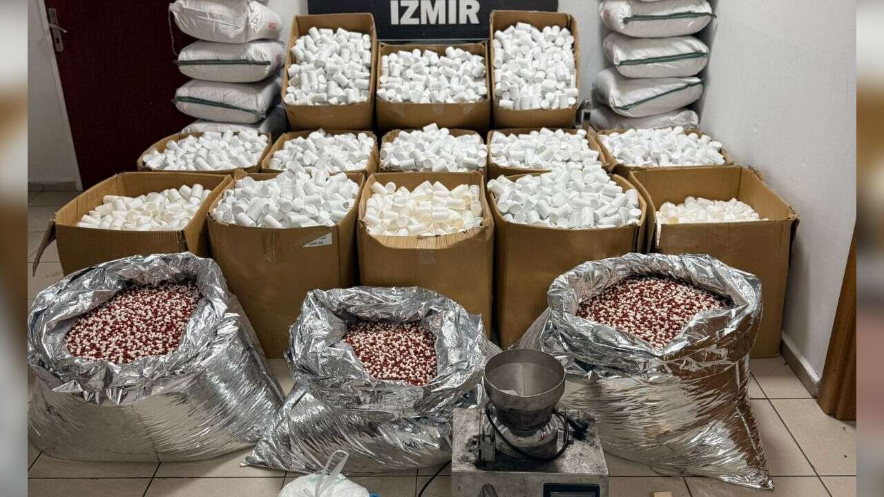 İzmir'de 2 milyon 309 bin 774 uyuşturucu hap ele geçirildi