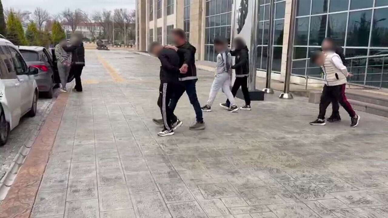 Uşak'ta Zehir Taciri 4 Kişi Tutuklandı