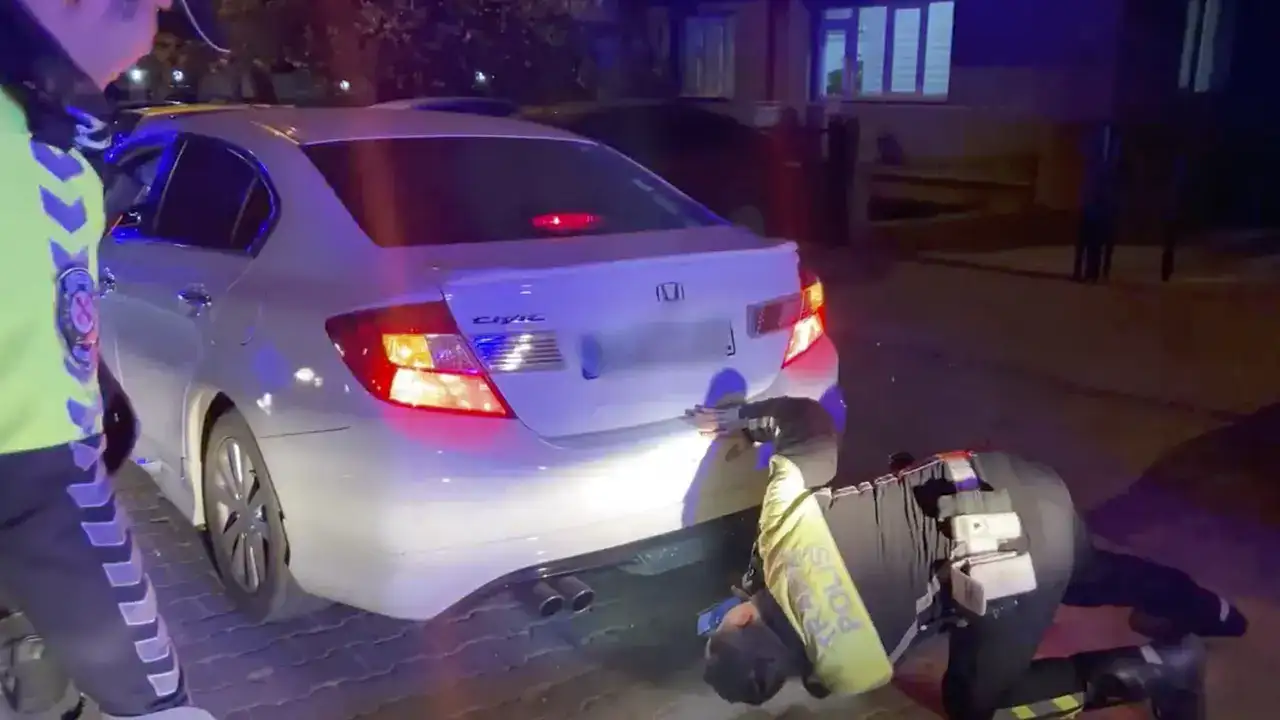 Uşak Polisi Abartı Egzozlu Araçlara Ceza Kesti