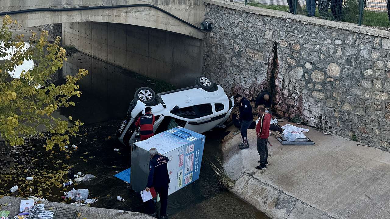 Muğla'da iki otomobilin çarpıştığı kazada 5 kişi yaralandı