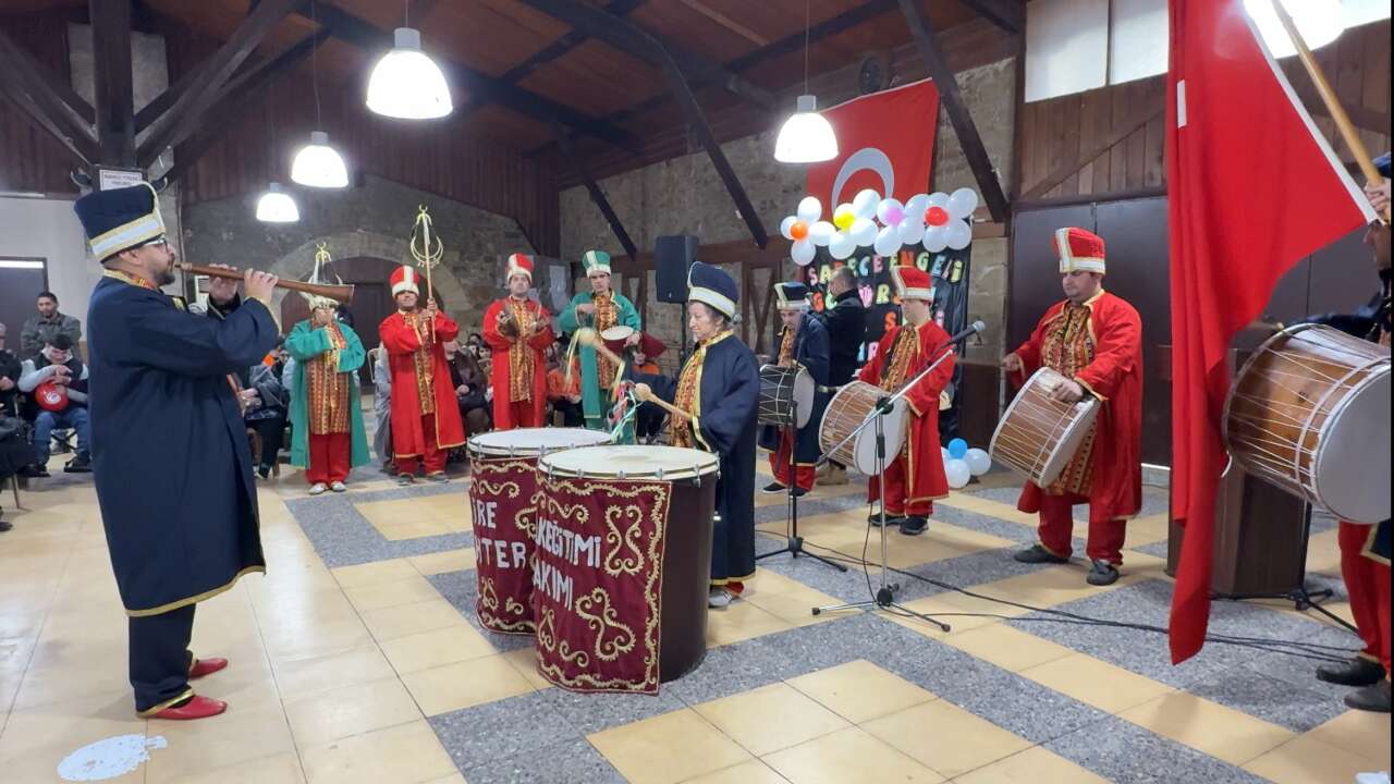 İzmir'de engellilerden oluşan mehter takımı konser verdi