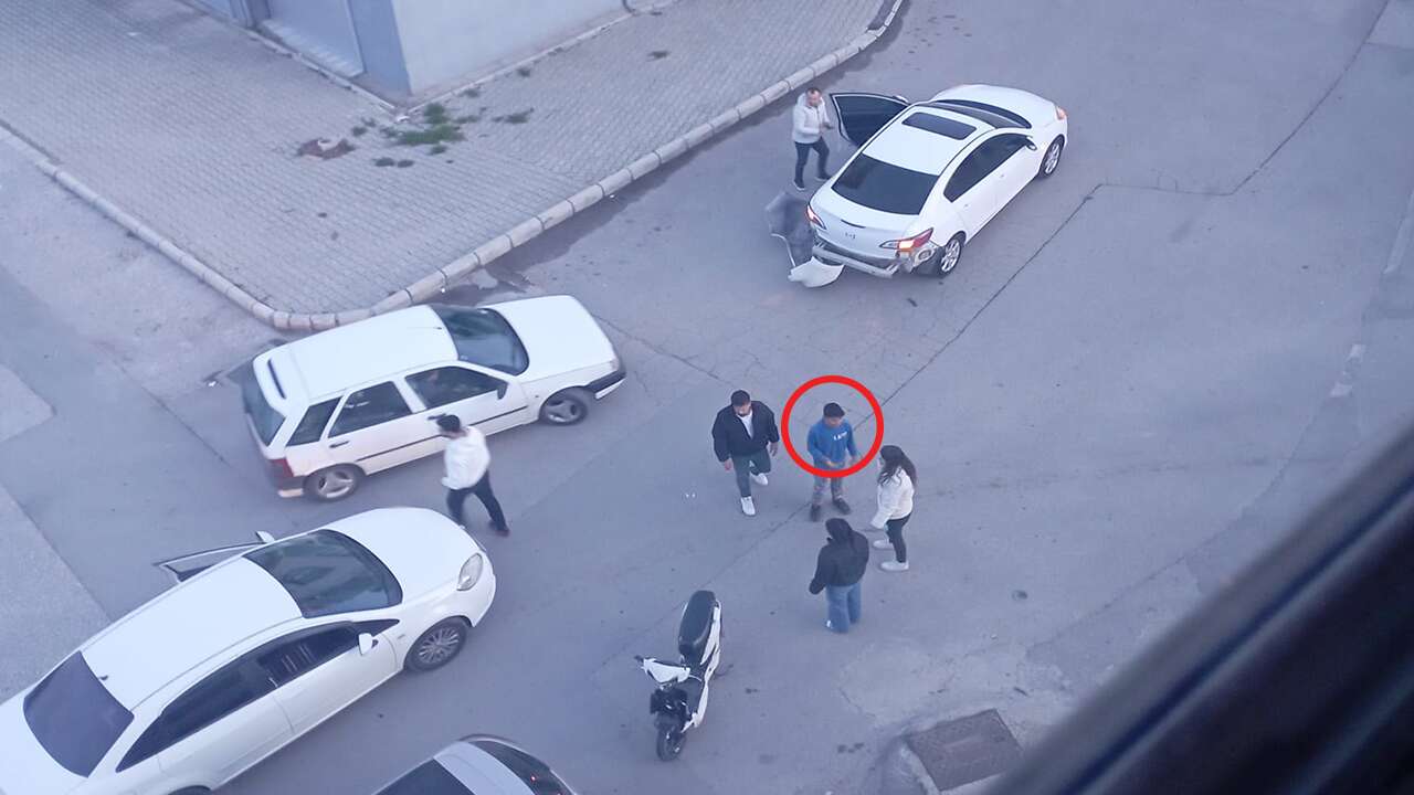 Uşak’ta Elektrikli Bisiklet Otomobile Çarptı