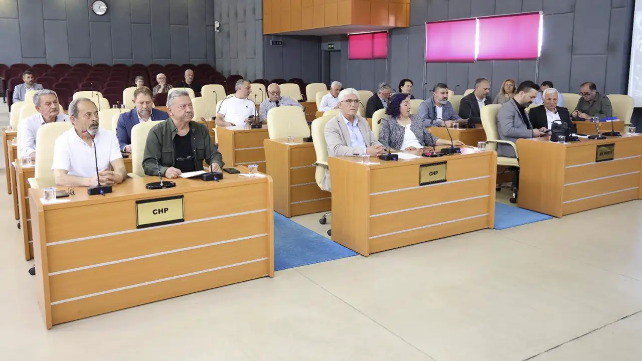 Uşak İl Genel Meclisi’nde çoğunluk Özgür Özel dedi