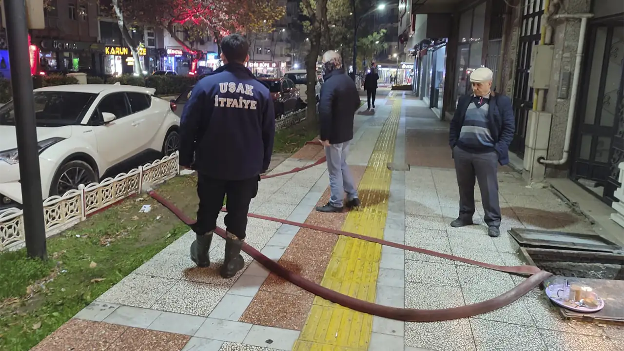 Zübeyde Hanım Caddesi’nde Apartman Depo Bölümünü Su Bastı