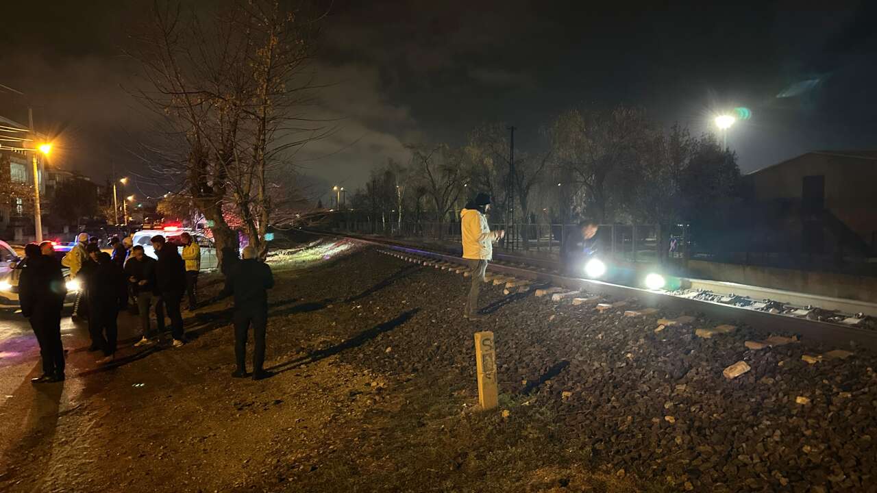 Afyonkarahisar'da lokomotifin çarptığı genç öldü