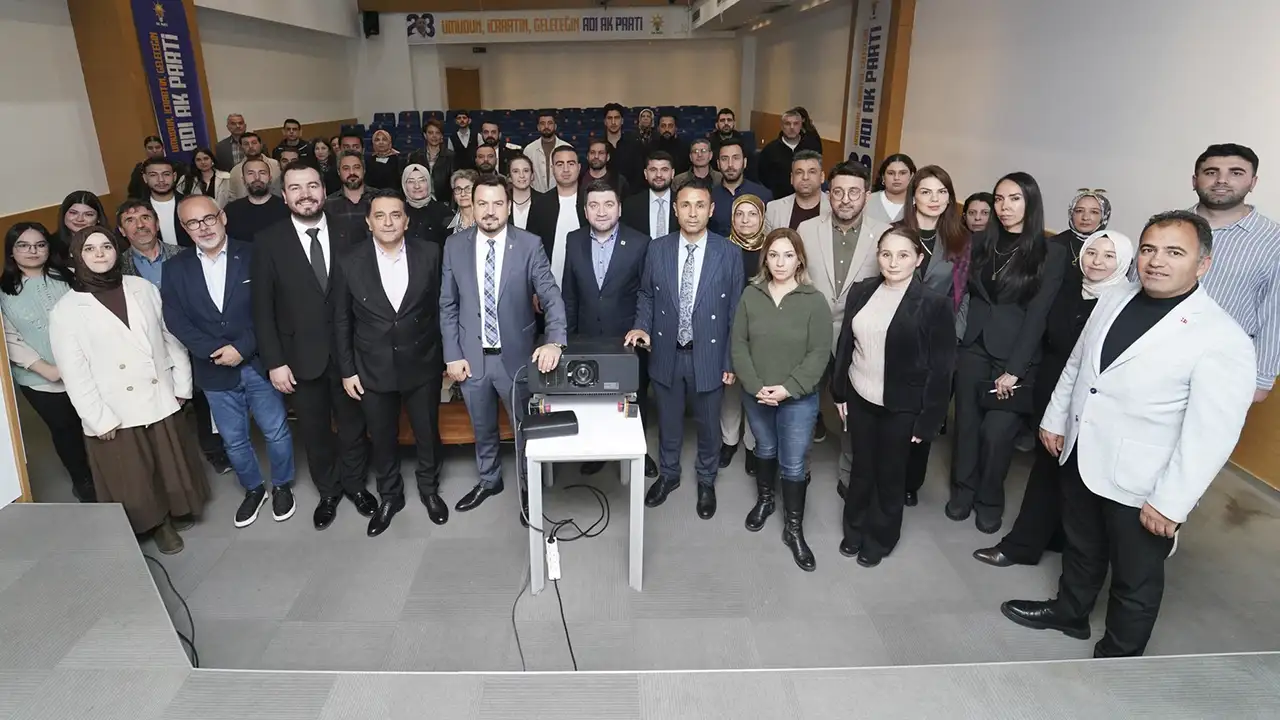 AK Parti İzmir’in medya eğitimine Uşak’tan da katılım