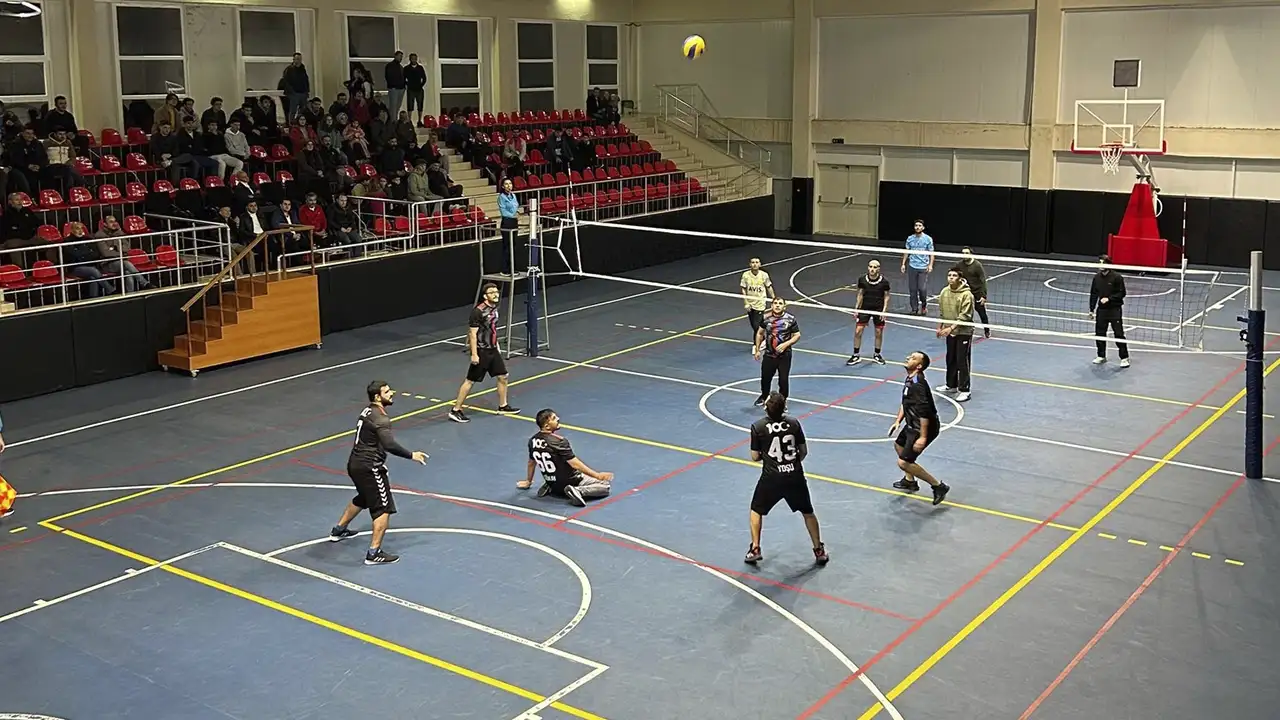 Karahallı’da 2025 Aile Yılı Voleybol Turnuvası Başladı