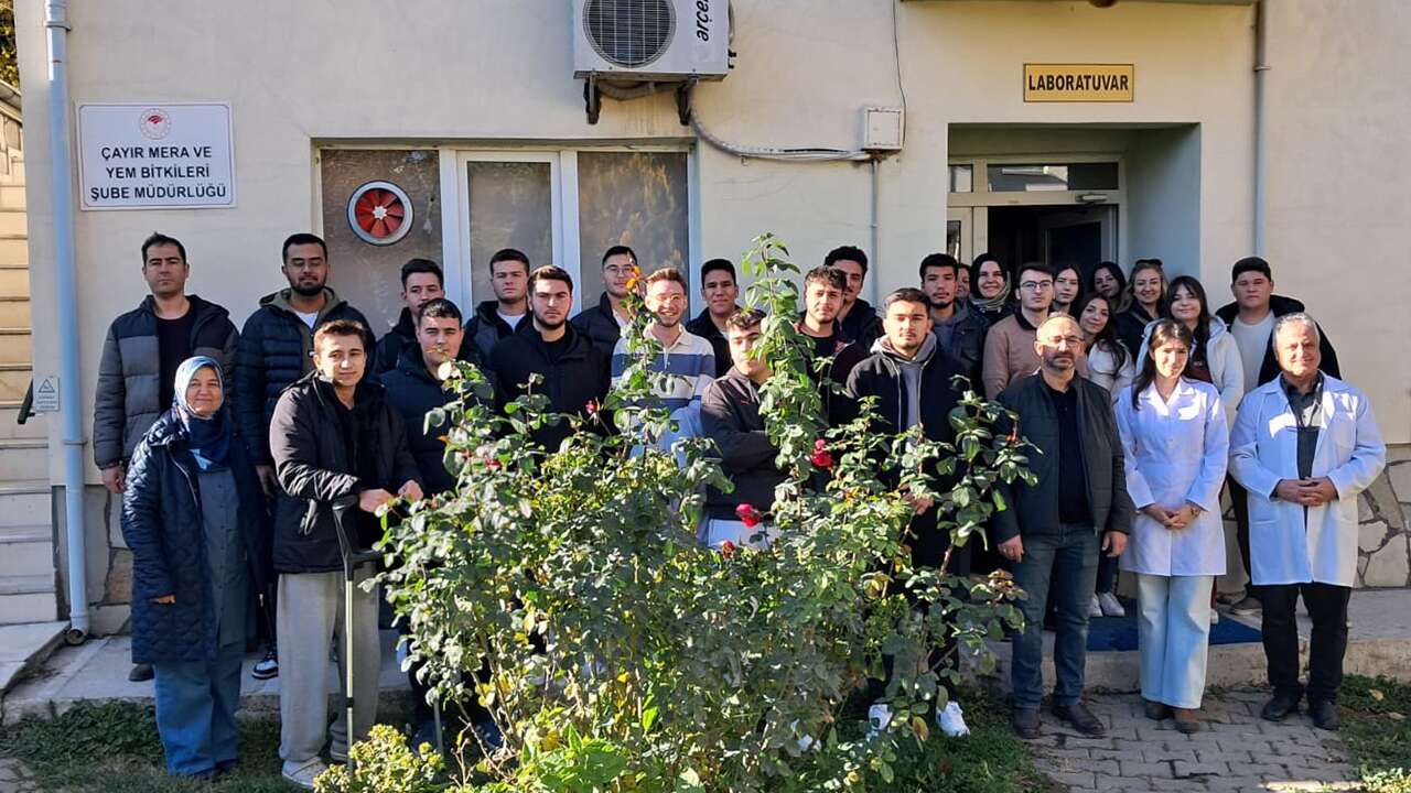 Ziraat Fakültesi Öğrencileri Toprak Analiz Sürecini Yerinde İnceledi